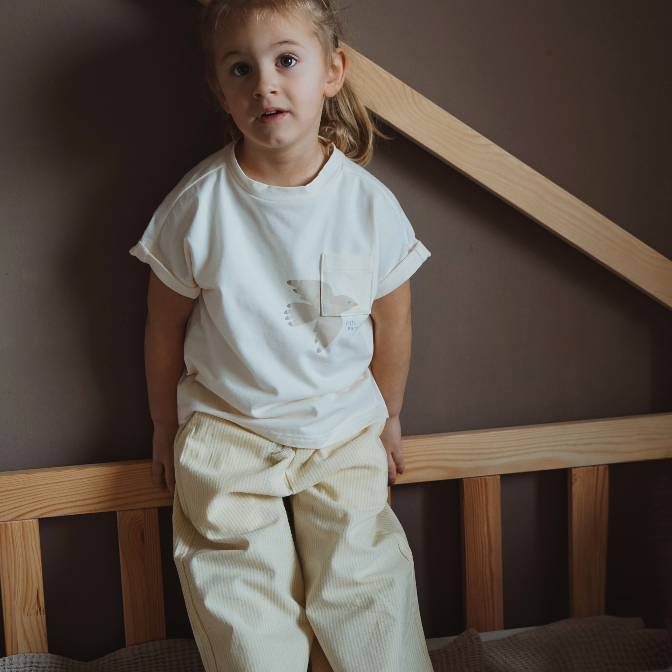 T-shirt mit Brusttasche und Druck