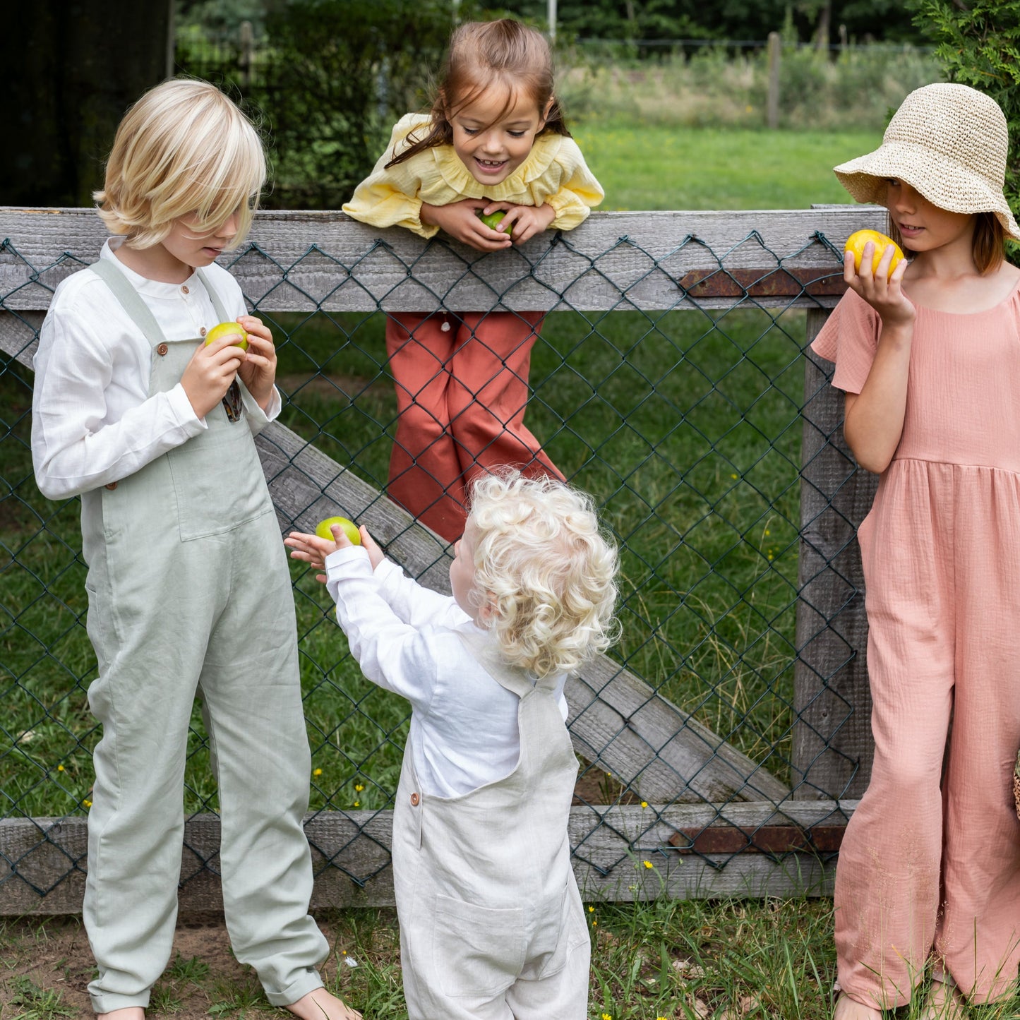 leichte Latzhose Kinder