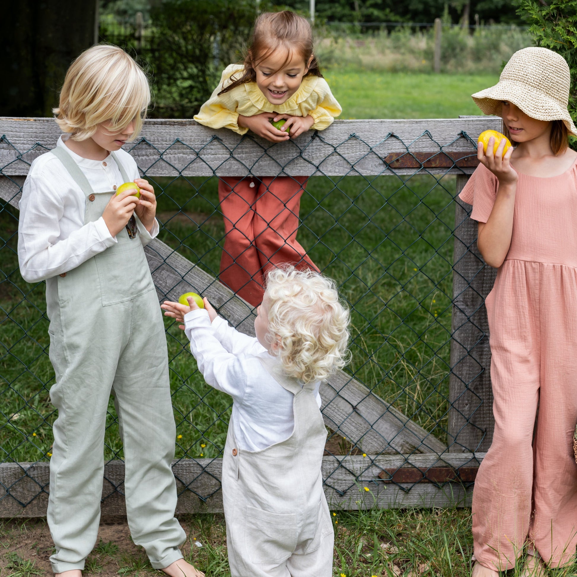 leichte Latzhose Kinder