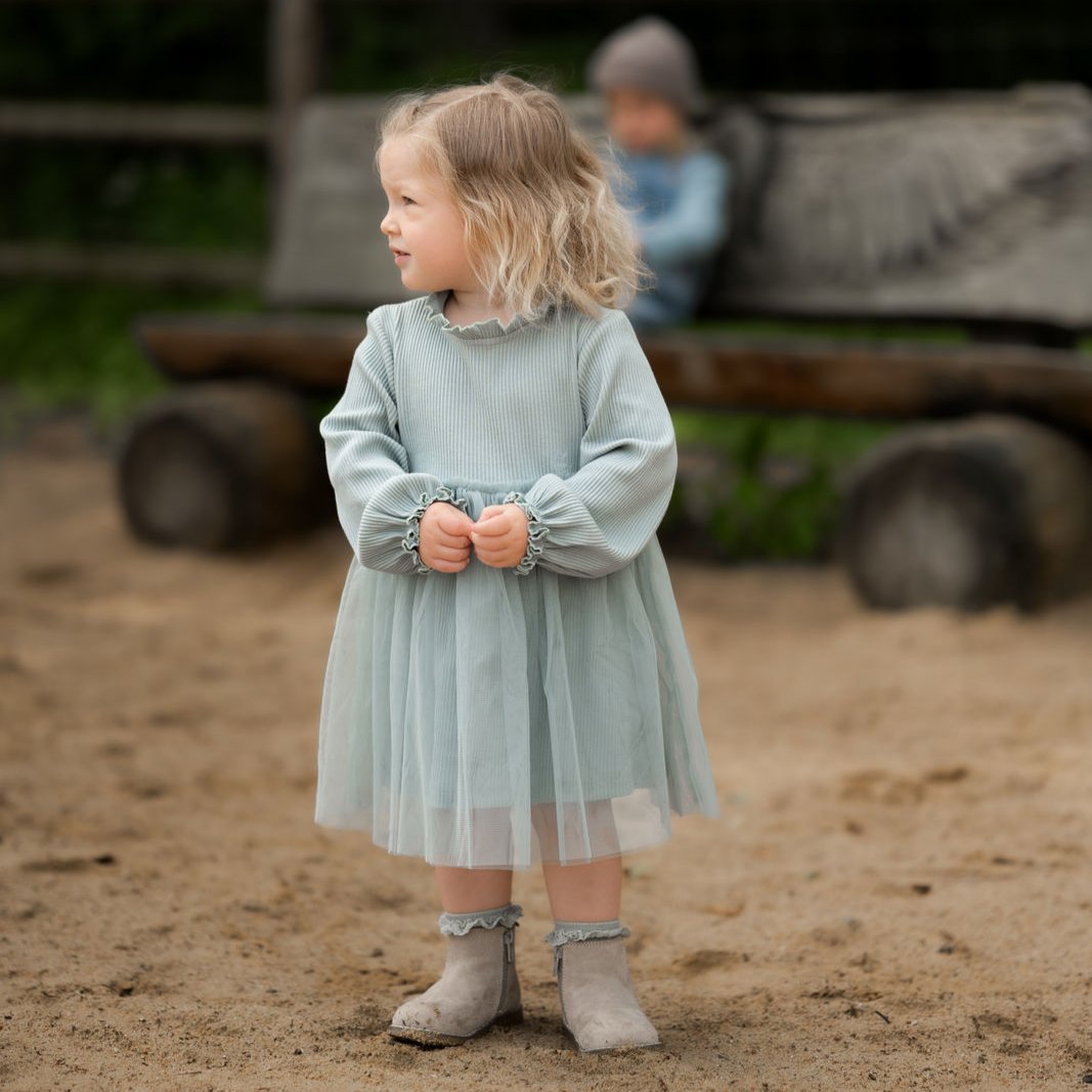 Tüllkleid mit Rüschenkragen