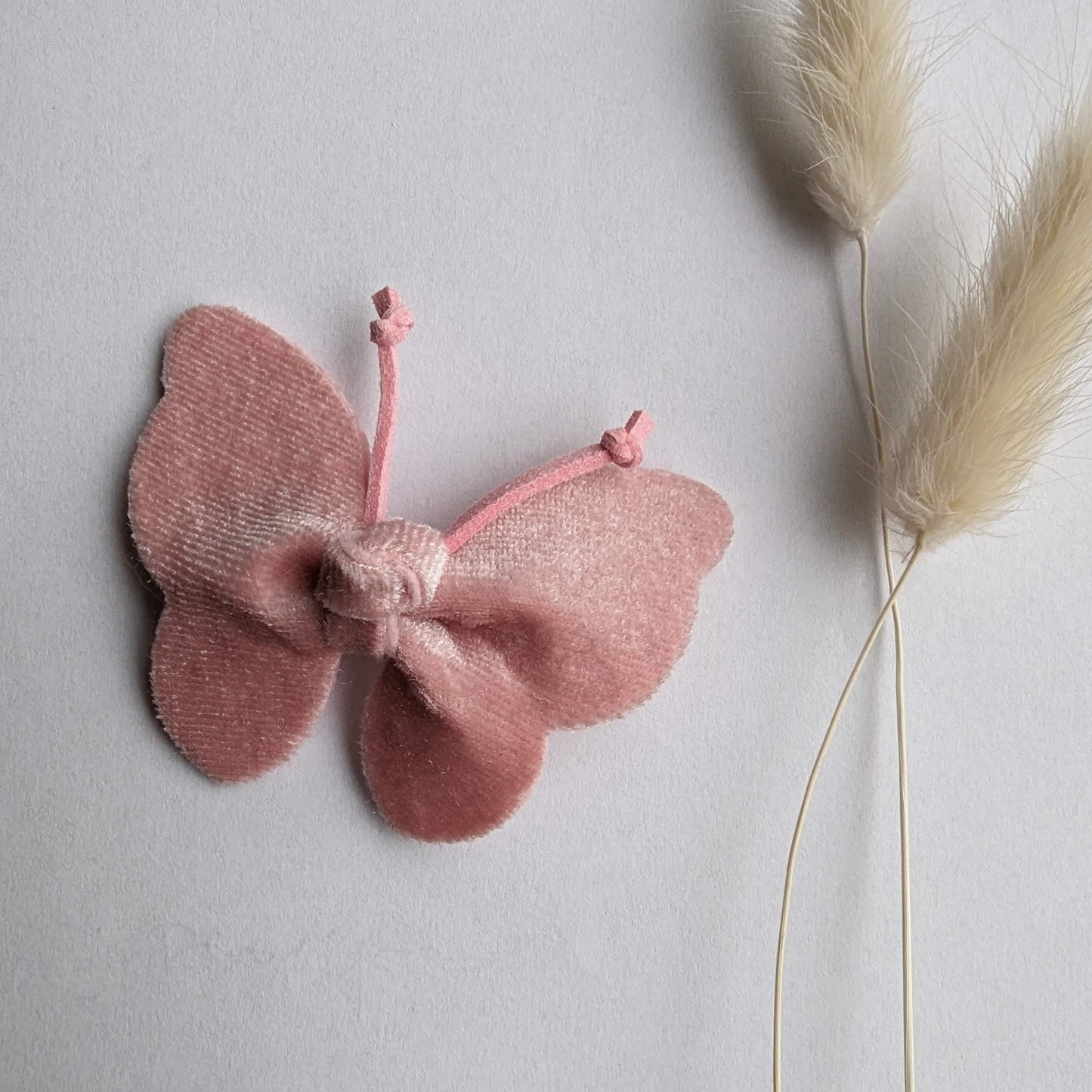 Haarspange mit rosa Schmetterling