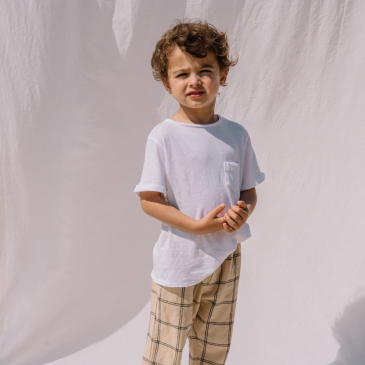 Jungen T-shirt mit Leinen